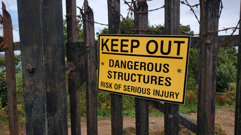 keep out sign