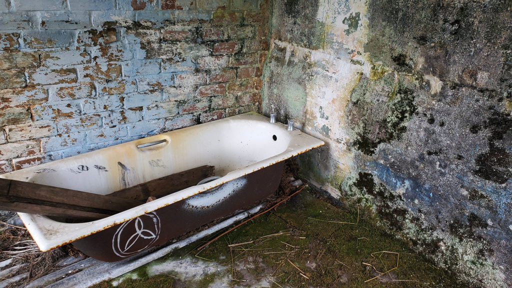 old rusted tub