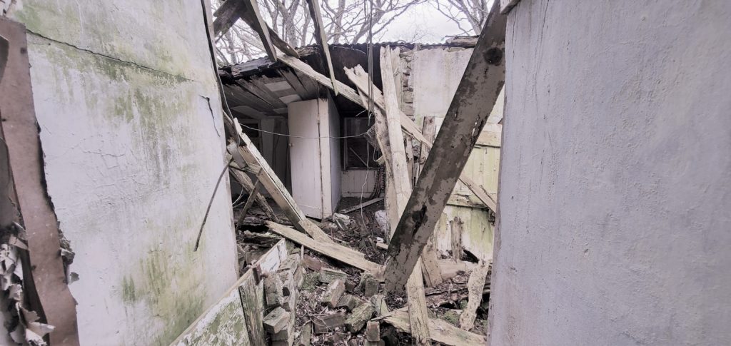 abandoned old farmhouse hall