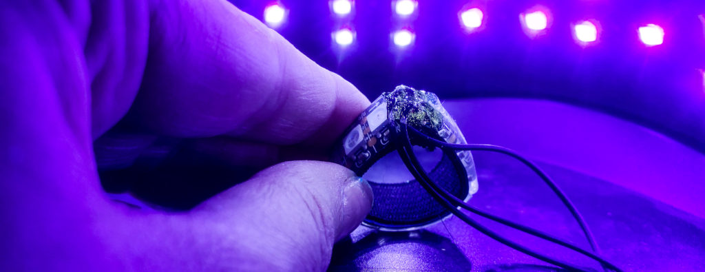 uv curing the nail resin